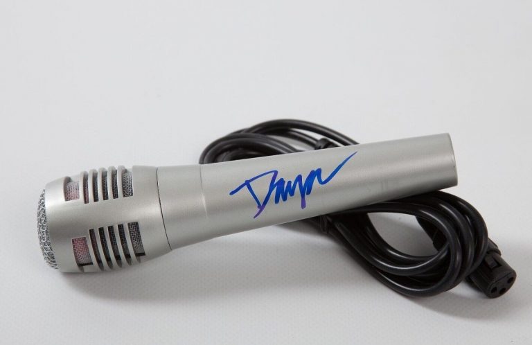 GFA HIDE AWAY POP STAR * DAYA * SIGNED MICROPHONE AD1 PROOF COA
 COLLECTIBLE MEMORABILIA