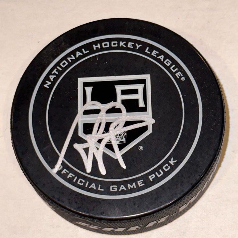 ROB BLAKE SIGNED L.A. KINGS OFFICIAL GAME PUCK BECKETT AUTHENTICATED (BAS)
 COLLECTIBLE MEMORABILIA