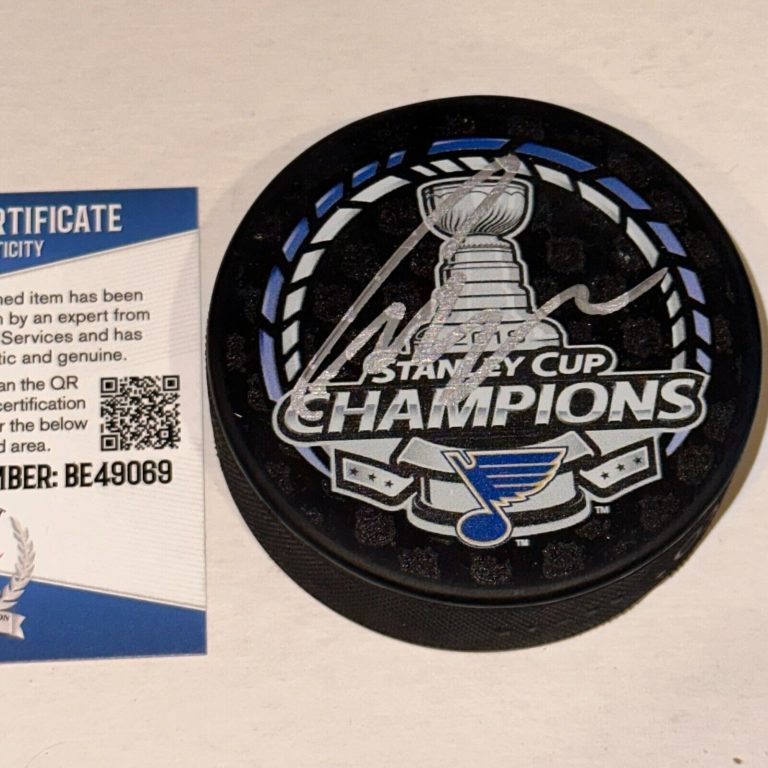 CRAIG BERUBE SIGNED 2019 STANLEY CUP CHAMPS PUCK W/ BECKETT COA (BAS)
 COLLECTIBLE MEMORABILIA