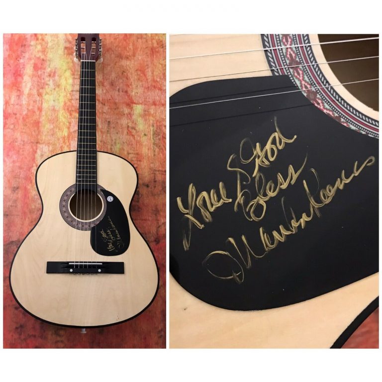 GFA AND THE VANDELLAS * MARTHA REEVES * SIGNED ACOUSTIC GUITAR COA
 COLLECTIBLE MEMORABILIA