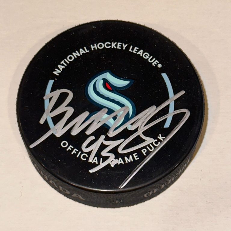 ANDRE BURAKOVSKY SIGNED SEATTLE KRAKEN OFFICIAL GAME PUCK BECKETT AUTH BAS
 COLLECTIBLE MEMORABILIA