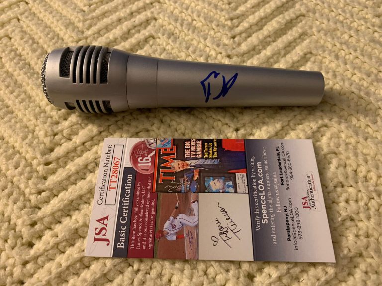 DAVE GROHL SIGNED MIC MICROPHONE JSA AUTHENTICATION COA AUTOGRAPHED FOO FIGHTERS
 COLLECTIBLE MEMORABILIA