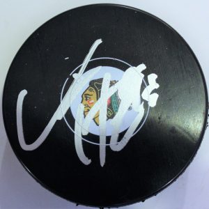 Vinnie Hinostroza Signed Chicago Blackhawks Logo Puck w/COA 2017-18 #1 Collectible Memorabilia