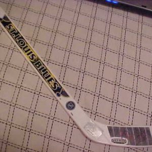 ST. LOUIS BLUES ERIC BREWER SIGNED LOGO STICK Collectible Memorabilia