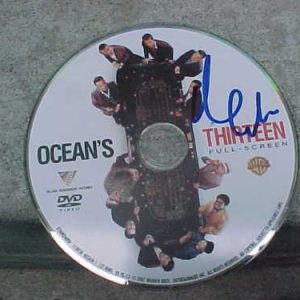 OCEANS THIRTEEN MATT DAMON SIGNED DVD Collectible Memorabilia