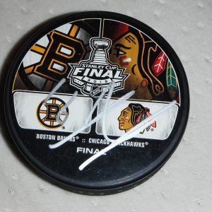 2013 CHICAGO BLACKHAWKS MARCUS KRUGER SIGNED STANLEY CUP PUCK Collectible Memorabilia
