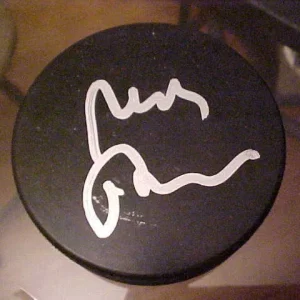 WASHINTON CAPITALS MICHAL PIVONKA SIGNED HOCKEY PUCK Collectible Memorabilia