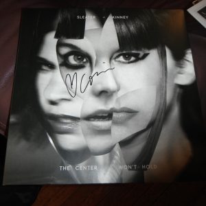 SLEATER KINNEY CORIN TUCKER SIGNED THE CENTER WONT HOLD VINYL ALBUM Collectible Memorabilia
