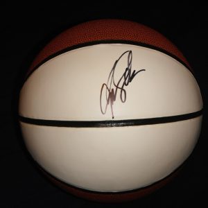 ATLANTA HAWKS DOMINIQUE WILKINS SIGNED BASKETBALL Collectible Memorabilia