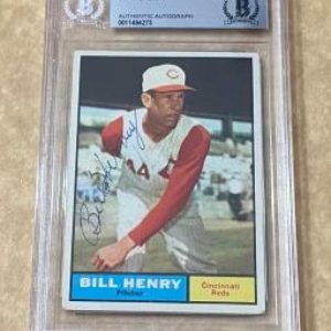 1961 TOPPS BILL HENRY #66 REDS SIGNED CARD BECKETT AUTHENTIC AUTO VINTAGE