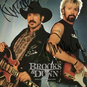 BROOKS+DUNN HAND SIGNED 8x10 COLOR PHOTO AMAZING POSE SIGNED BY BOTH JSA