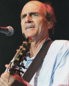 JAMES TAYLOR SIGNED AUTOGRAPH 8X10 PHOTO – SWEET BABY JAMES, ONE MAN DOG, JT COLLECTIBLE MEMORABILIA