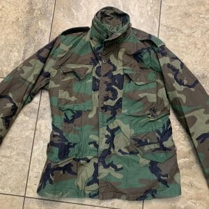 Vtg COLD WEATHER FIELD COAT Medium Regular Military Woodland Camo Army Jacket