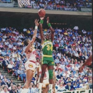 XAVIER MCDANIEL SEATTLE SUPERSONICS SIGNED AUTOGRAPHED 8X10 PHOTO W/ COA