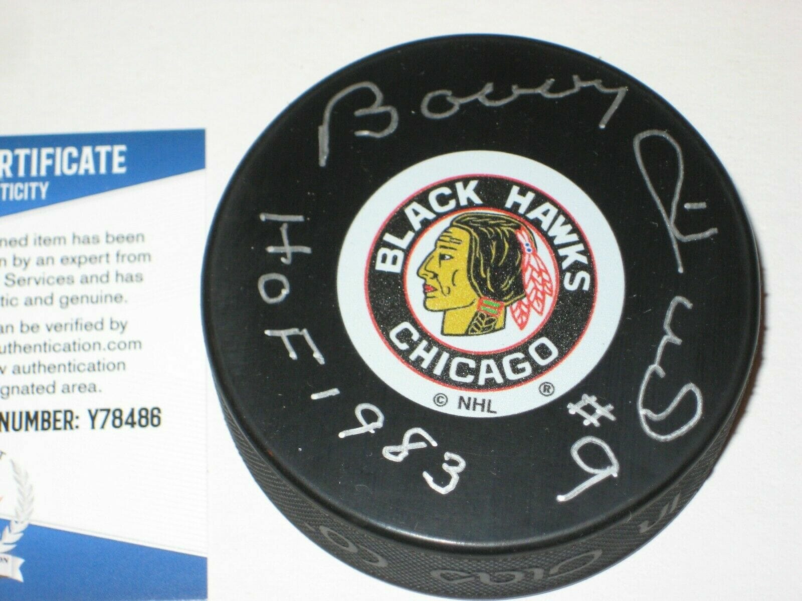 Bobby Hull Signed Blackhawks Logo outlet Hockey Puck (PSA)