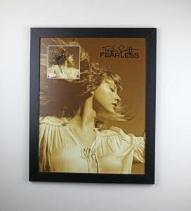 TAYLOR SWIFT “FEARLESS” AUTOGRAPH SIGNED CUSTOM FRAMED 16×20 MATTED DISPLAY ACOA COLLECTIBLE MEMORABILIA