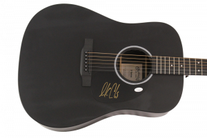 LUKE COMBS SIGNED AUTOGRAPH FULL SIZE CF MARTIN ACOUSTIC GUITAR COUNTRY STAR JSA COLLECTIBLE MEMORABILIA