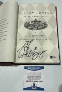 DANIEL RADCLIFFE SIGNED HARRY POTTER AND THE SORCERER’S STONE BOOK BECKETT 114 COLLECTIBLE MEMORABILIA