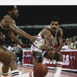 CHICAGO BULLS REGGIE THEUS SIGNED MAKING PASS 8X10