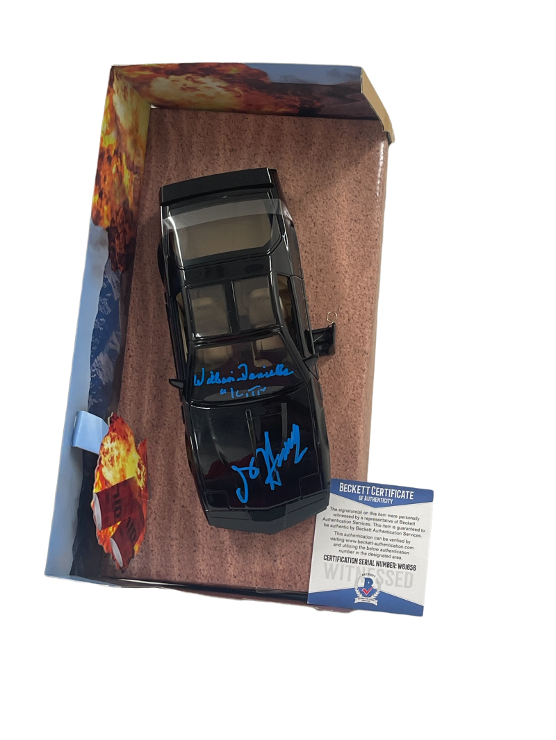 DAVID HASSELHOFF WILLIAM DANIELS SIGNED KNIGHT RIDER DIECAST 1:24 CAR ...