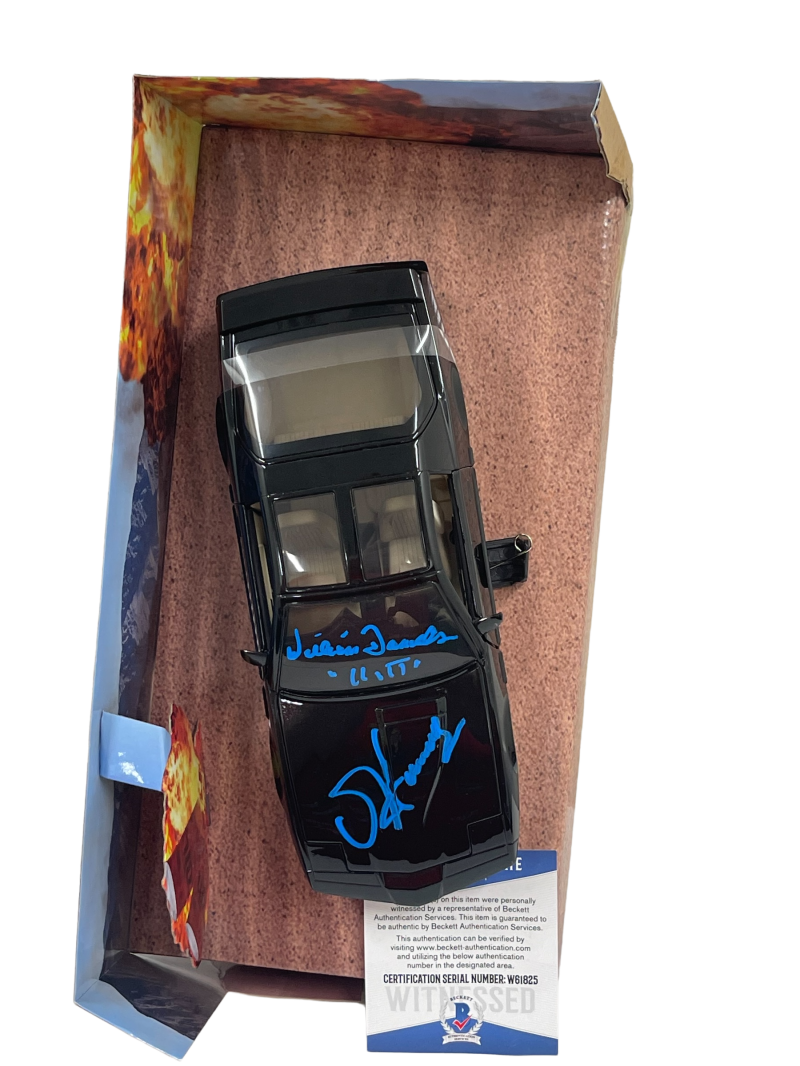 DAVID HASSELHOFF WILLIAM DANIELS SIGNED KNIGHT RIDER DIECAST 1:24 CAR ...