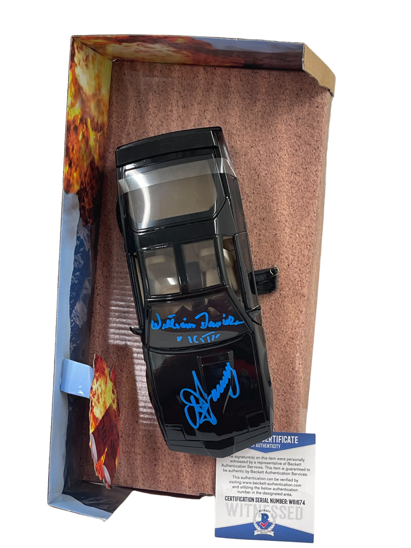 DAVID HASSELHOFF WILLIAM DANIELS SIGNED KNIGHT RIDER DIECAST 1:24 CAR ...