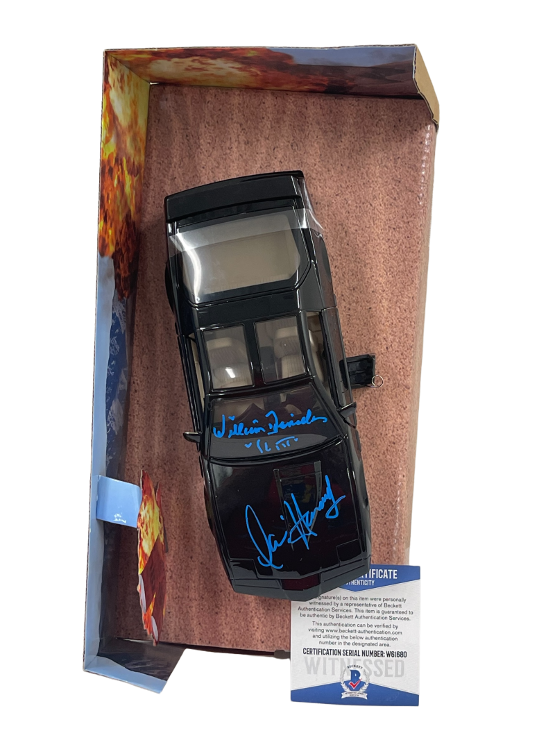 DAVID HASSELHOFF WILLIAM DANIELS SIGNED KNIGHT RIDER DIECAST 1:24 CAR ...