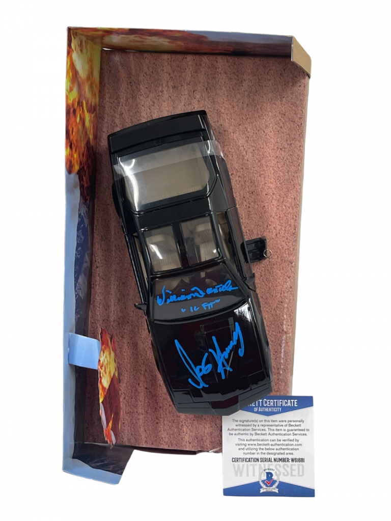 DAVID HASSELHOFF WILLIAM DANIELS SIGNED KNIGHT RIDER DIECAST 1:24 CAR ...