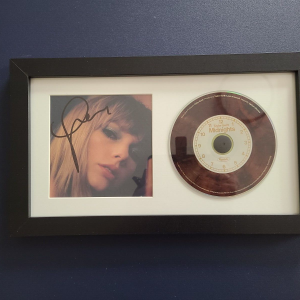 TAYLOR SWIFT signed MIDNIGHTS MAHOGANY Framed and Matted CD Insert Booklet RARE
