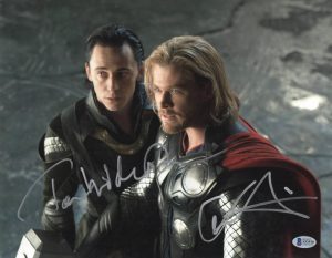 TOM HIDDLESTON CHRIS HEMSWORTH SIGNED 11X14 PHOTO MARVEL AUTOGRAPH BECKETT LOA 3 COLLECTIBLE MEMORABILIA