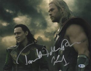 TOM HIDDLESTON CHRIS HEMSWORTH SIGNED 11X14 PHOTO MARVEL AUTOGRAPH BECKETT LOA 1 COLLECTIBLE MEMORABILIA