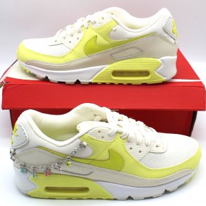 Wmns Nike Air Max 90 SE PRINCESS CHARMING Sail Voltage Yellow SZ 8.5 DJ5198 100