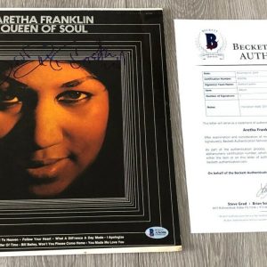 ARETHA FRANKLIN SIGNED AUTOGRAPH QUEEN OF SOUL ALBUM w/PROOF BECKETT BAS COA

