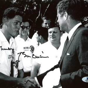 Bill Clinton "Thanks" Authentic Signed B&W 8X10 Photo Meeting JFK BAS #A00309