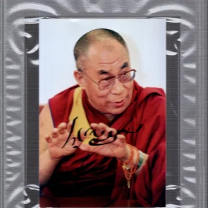 DALAI LAMA HAND SIGNED 4x6 COLOR PHOTO AMAZING POSE+VERY RARE PSA SLABBED
