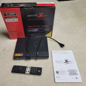 ZENITH DIGITAL TV TUNER CONVERTER BOX DTT901 WITH REMOTE USED MANUAL