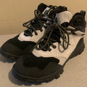 TIMBERLAND Boots Men's 8 Grey Black WATERPROOF Suede GARRISON Trail Hiker A23ET
