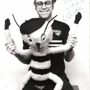 Elton John Signed Autograph 5.5x8 Cardstock Photo "To Sue" Vintage Signature PSA