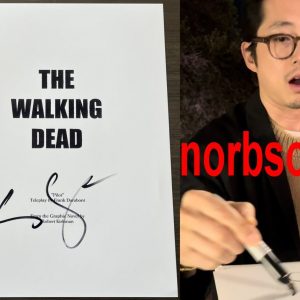 STEVEN YEUN SIGNED THE WALKING DEAD FULL PILOT SCRIPT w/EXACT PROOF BECKETT COA