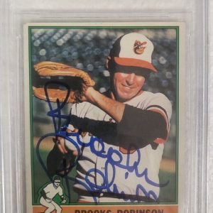 1976 TOPPS BROOKS ROBINSON ORIOLES SIGNED AUTOGRAPHED CARD #235 BECKETT AUTH