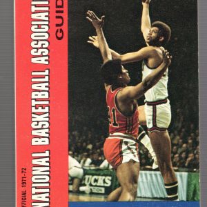 1971-72 NBA BASKETBALL GUIDE AMAZING CONDITION+RARE ALCINDOR COVER