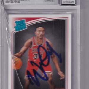 WENDELL CARTER JR signed (2018-19 DONRUSS) Rookie BULLS card BECKETT BAS AUTO 10