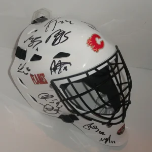 2019 CALGARY FLAMES TEAM SIGNED GOALIE MASK MONAHAN TKACHUK LINDHOLM PROOF