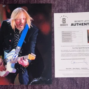 TOM PETTY Signed CONCERT 11x14 PHOTO w/ Beckett (BAS) LOA AUTO 10