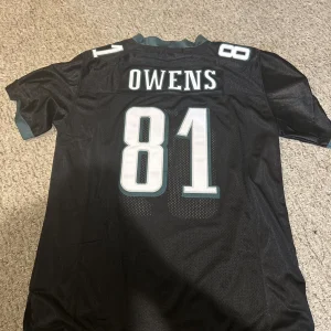 PHILADELPHIA EAGLES- TERRELL OWENS SIZE LARGE L FOOTBALL JERSEY NEVER WORN