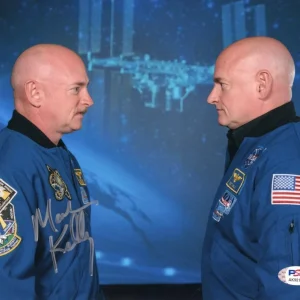 Mark Kelly Signed Autograph 8x10 Photo - Kamala Harris 2024 VP Pick? PSA COA