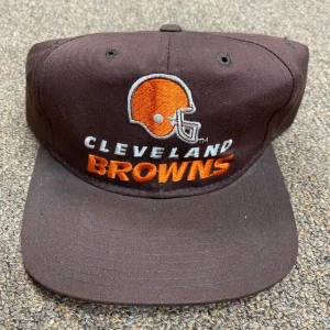VINTAGE NFL FOOTBALL CLEVELAND BROWNS TEAM LOGO COLLECTIBLE HAT RARE *