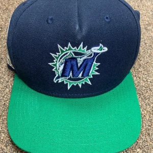 TWNTY TWO MIAMI FLORIDA TEAM LOGO SNAP BACK HAT ADULT SIZE NEW RARE L@@K