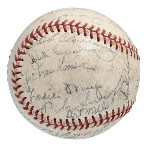 1945 Detroit Tigers World Series Champs Team Signed Baseball Beckett COA