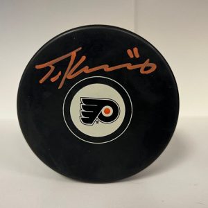 TRAVIS KONECNY PHILADEPHIA FLYERS SIGNED AUTOGRAPHED HOCKEY PUCK JSA AUTH **